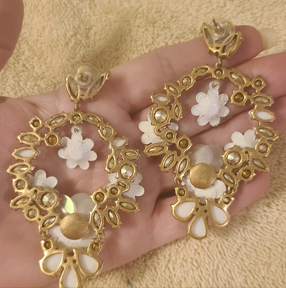 Beautiful Irridescent J Crew Flower Earrings - Picture 4 of 4